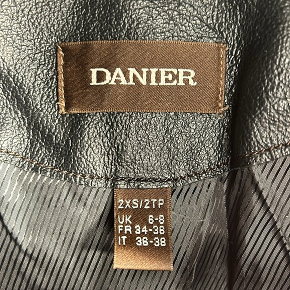 Danier Women’s Black Genuine Italian Leather Jacket Biker Style US Size 2XS - Picture 9 of 10
